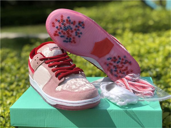 2020 authentic sb dunk low strangelove skateboards valentine's day pink red white ct2552-800 men women running shoes sport sne
2020 authentic sb dunk low strangelove skateboards valentine's day pink red white ct2552-800 men women running shoes sport sne
