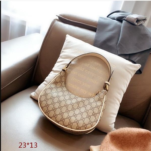 the new fashion especially bag, the new underarm bag, presbyopia material, size: 23*13cm
the new fashion especially bag, the new underarm bag, presbyopia material, size: 23*13cm
