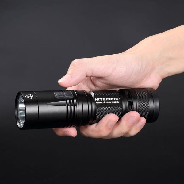 Nitecore R40 Xp-l Hi Max 1000 Lumen Beam Distance 520 Meter Tactical Torch With Rechargeable Battery Charger Cradle