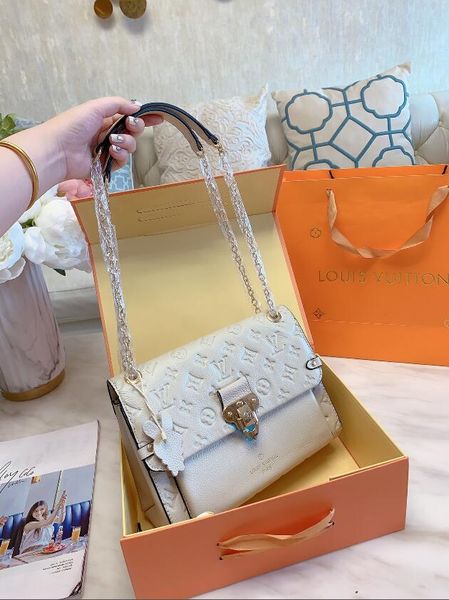 2020 fashion new women's lock stitching leather chain strap can be one shoulder diagonal cross bag
2020 fashion new women's lock stitching leather chain strap can be one shoulder diagonal cross bag
