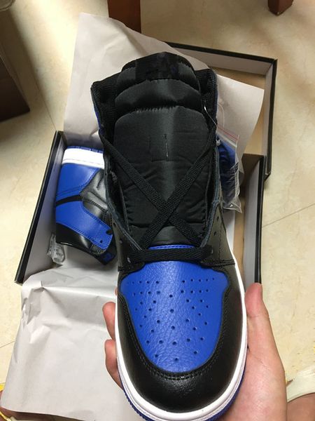 with box 1 og high royal white blue men basketball shoes 1s i sports sneakers trainers 5-12 wholesale size 36-46
with box 1 og high royal white blue men basketball shoes 1s i sports sneakers trainers 5-12 wholesale size 36-46