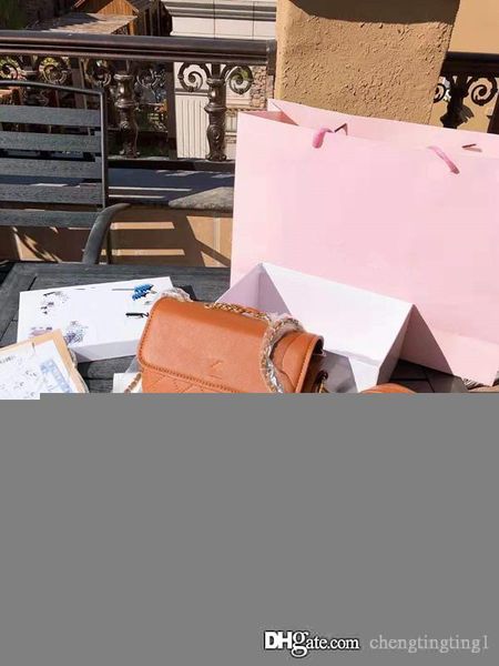 new small sweet wind ling, one genuine leather handbag shoulder bags his chain joker lash packages in female a designer shoulder bag
new small sweet wind ling, one genuine leather handbag shoulder bags his chain joker lash packages in female a designer shoulder bag