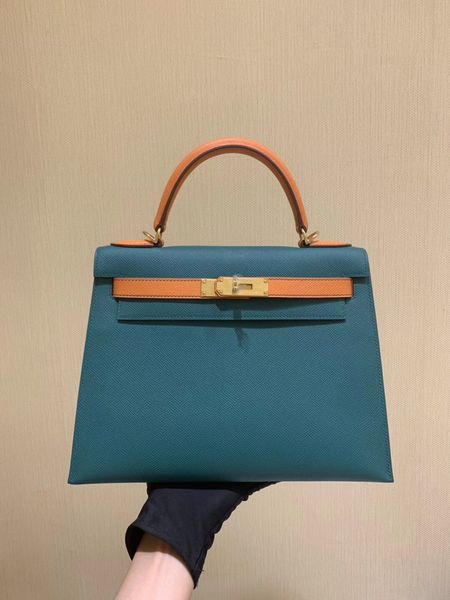 by order half handmade 2tones 25cm green epsom design purse, wax thread, have both gold and silver hardware,contact me for details
by order half handmade 2tones 25cm green epsom design purse, wax thread, have both gold and silver hardware,contact me for details
