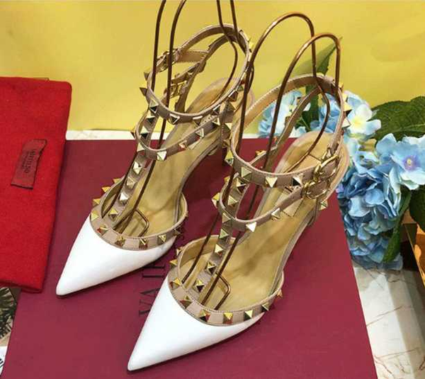 10cm women high heel sandal with rivets classics v brand with logo women wedding shoes thin heel pointed toe real leather sandal, Black
10cm women high heel sandal with rivets classics v brand with logo women wedding shoes thin heel pointed toe real leather sandal, Black