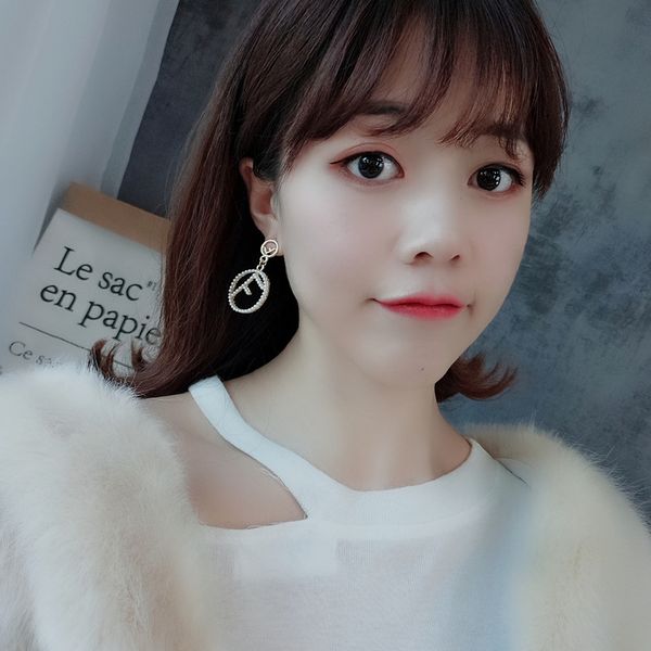 2020 designer luxury s925 silver needle korean version of the new fashion circle earrings female temperament geometric pearl ear jewelry, Golden;silver
2020 designer luxury s925 silver needle korean version of the new fashion circle earrings female temperament geometric pearl ear jewelry, Golden;silver