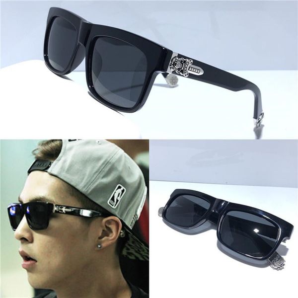 The fashion designer sunglasses small black square frame simple classic style uv400 protection eyewear top quality
The fashion designer sunglasses small black square frame simple classic style uv400 protection eyewear top quality