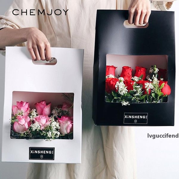 5pcs kraft paper bags flower rose box with handle waterproof bouquet florist gift packing box valentine s day party decorations
5pcs kraft paper bags flower rose box with handle waterproof bouquet florist gift packing box valentine s day party decorations