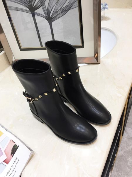 2020s fashion boots leather patent leather cap toe boots martin calfskin ankle boots black lace combat boots, with box us4-10
2020s fashion boots leather patent leather cap toe boots martin calfskin ankle boots black lace combat boots, with box us4-10