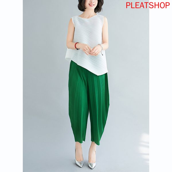 miyake pleated 2020 new summer plus size women's pants thin capri casual pants slim loose harem trousers oggers women vetement, Black;white
miyake pleated 2020 new summer plus size women's pants thin capri casual pants slim loose harem trousers oggers women vetement, Black;white