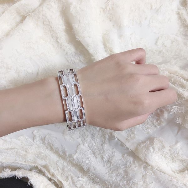 designer bracelets 18k diamond shell snake bracelet show the unique charm of women exquisite gifts for women, Black
designer bracelets 18k diamond shell snake bracelet show the unique charm of women exquisite gifts for women, Black