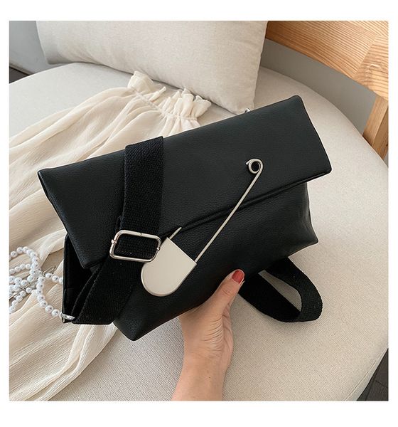 harbor wind small bag female 2020 summer new female bag chic messenger bag simple wide shoulder cover strap shoulder tide
harbor wind small bag female 2020 summer new female bag chic messenger bag simple wide shoulder cover strap shoulder tide