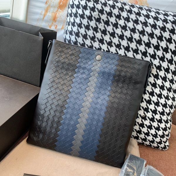 men's classic fashion bag high-end customized quality woven style fashion bag single shoulder oblique strap bag long shoulder strap 222
men's classic fashion bag high-end customized quality woven style fashion bag single shoulder oblique strap bag long shoulder strap 222