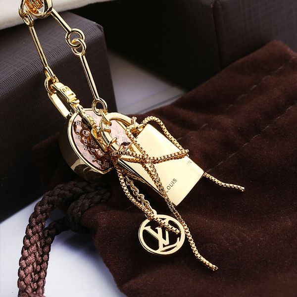 2020 new products titanium steel fine jewelry bag lettering necklace new lock necklace supply wholesale, Silver 
2020 new products titanium steel fine jewelry bag lettering necklace new lock necklace supply wholesale, Silver