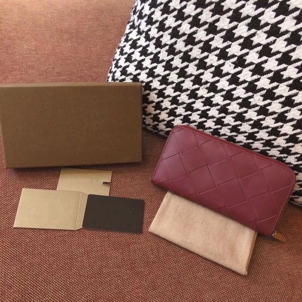 2020 lady's new braided fetal cowhide hand-woven long purse 19cm high-end customized classic business fashion bag 04576878, Red;black
2020 lady's new braided fetal cowhide hand-woven long purse 19cm high-end customized classic business fashion bag 04576878, Red;black
