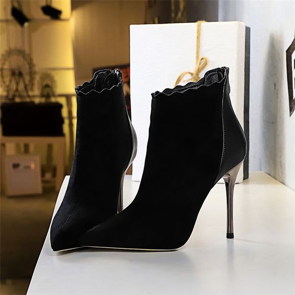 2020 winter fashion women warm fur suede zippers ankle boots 10.5cm high heels boots leather metal heels lady dress shoes, Black
2020 winter fashion women warm fur suede zippers ankle boots 10.5cm high heels boots leather metal heels lady dress shoes, Black