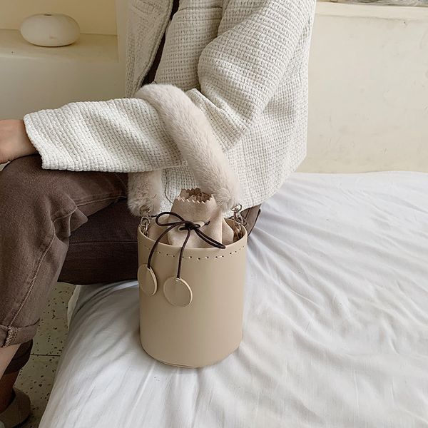 solid color кожа pu crossbody сумка для женщин 2019 фланели ручки плеча сумки lady стрелковому путешествия кошельков и сумок
solid color кожа pu crossbody сумка для женщин 2019 фланели ручки плеча сумки lady стрелковому путешествия кошельков и сумок