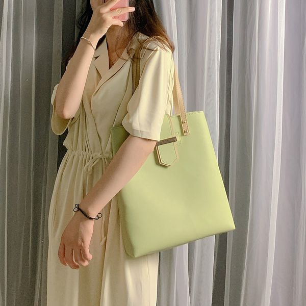 summer large capacity one-shoulder bag female 2020 new fashion korean version of versatile handbag fashion simple tote big bag
summer large capacity one-shoulder bag female 2020 new fashion korean version of versatile handbag fashion simple tote big bag