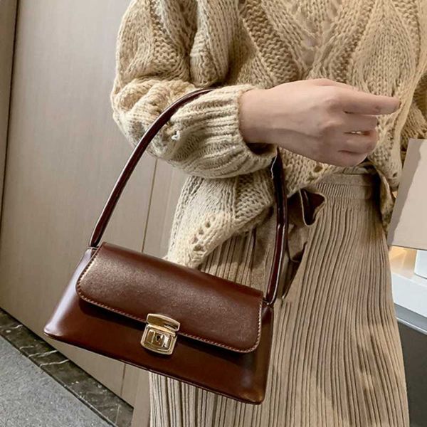 2020 women vintage baguette flap purse wallet shoulder messenger bag fashion luxury bolsa cover cross body soft solid handbags
2020 women vintage baguette flap purse wallet shoulder messenger bag fashion luxury bolsa cover cross body soft solid handbags