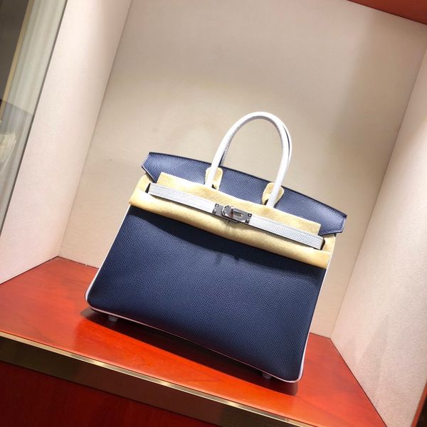 wholesale,handmade original epsom leather white+blue 2tones brand bag30cm,wax thread,have gold and silver hardware,by order 10-15days
wholesale,handmade original epsom leather white+blue 2tones brand bag30cm,wax thread,have gold and silver hardware,by order 10-15days