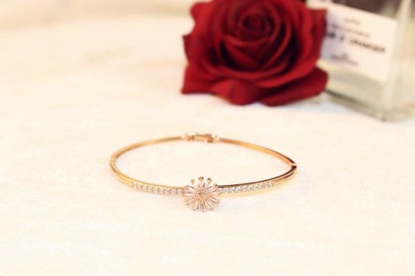 wholesale-black friday thanksgiving high-grade fashion jewel-encrusted bangle flower bracelet for women as gift
wholesale-black friday thanksgiving high-grade fashion jewel-encrusted bangle flower bracelet for women as gift