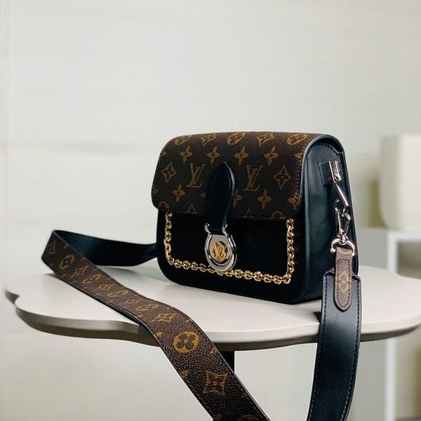 luxury design womens bags fast delivery leather shoulder small flap crossbody bag new arrival messenger bags lady trend style shoulder bag
luxury design womens bags fast delivery leather shoulder small flap crossbody bag new arrival messenger bags lady trend style shoulder bag