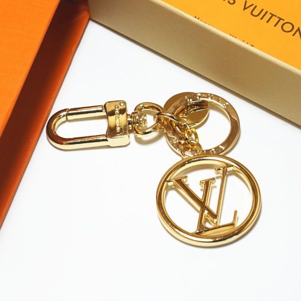 key chain pendant web celebrity with the same key chain small round brand bag pendant with packaging + gift bag hhh, Silver 
key chain pendant web celebrity with the same key chain small round brand bag pendant with packaging + gift bag hhh, Silver