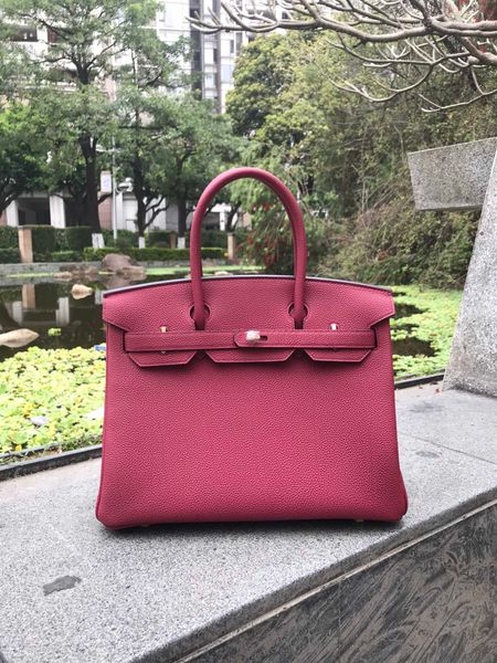 wholesale fully handmade red togo leather design purse 30cm,wax thread, have both gold and silver hardware,contact me for details
wholesale fully handmade red togo leather design purse 30cm,wax thread, have both gold and silver hardware,contact me for details