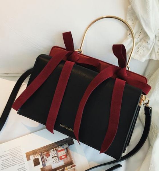 2020 three-dimensional trapezoidal generous bag double bowknot one shoulder diagonal portable female bag
2020 three-dimensional trapezoidal generous bag double bowknot one shoulder diagonal portable female bag