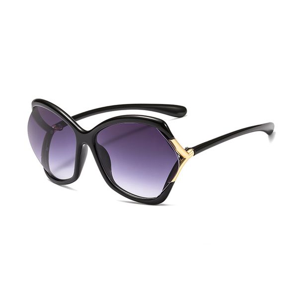 2020 fashionable butterfly shape women sunglasses special design plastic material lenses 1626 uv400 protection eyewear, White;black
2020 fashionable butterfly shape women sunglasses special design plastic material lenses 1626 uv400 protection eyewear, White;black