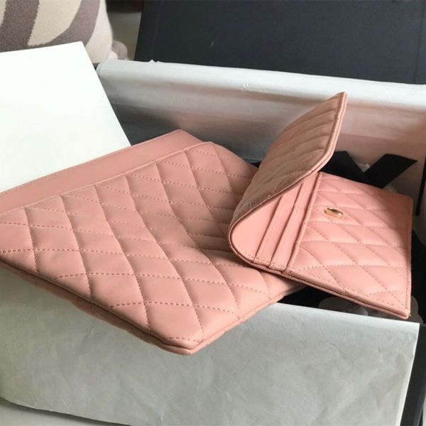 the new 2020 women's handbag is one of the first choices for handbags. fashion trend and leisure style can be matched with any clothes
the new 2020 women's handbag is one of the first choices for handbags. fashion trend and leisure style can be matched with any clothes