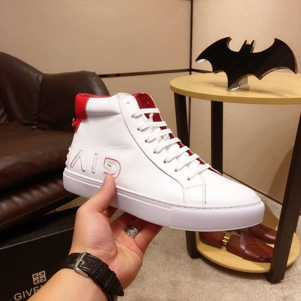 2020w fashion limited edition classic letter leather men's shoes, high-casual sports shoes, personality wild men's boots, size
2020w fashion limited edition classic letter leather men's shoes, high-casual sports shoes, personality wild men's boots, size