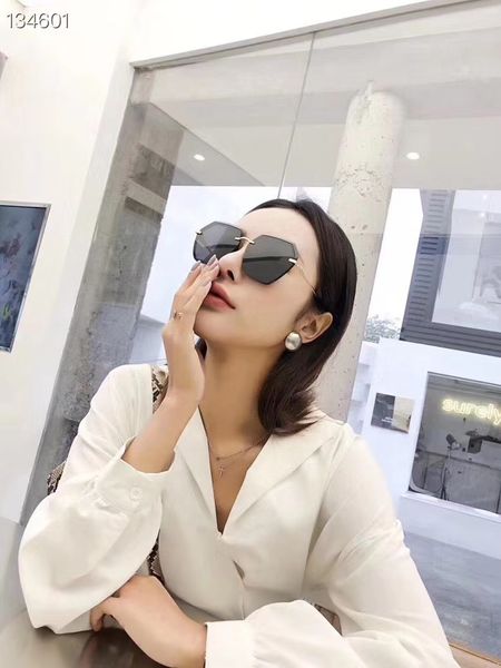 guc2020 star same style men and women new large frame polarized sunglasses polaroid ultra clear polarized sunglasses 1201, White;black
guc2020 star same style men and women new large frame polarized sunglasses polaroid ultra clear polarized sunglasses 1201, White;black