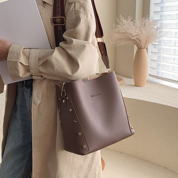 fashion rivets women bucket shoulder bag compound bag with tassel female messenger ladies handbag bolsa feminina totes black
fashion rivets women bucket shoulder bag compound bag with tassel female messenger ladies handbag bolsa feminina totes black