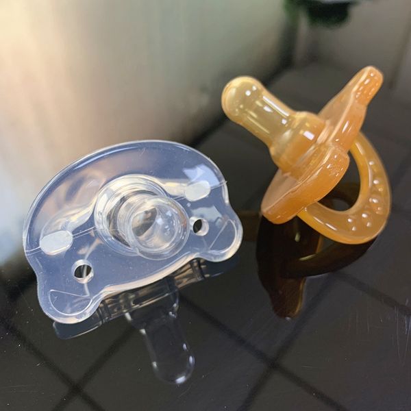 2020 new baby cartoon bear pacifier liquid silicone sleeping 0-18 silicone nipple nipple pacifier
2020 new baby cartoon bear pacifier liquid silicone sleeping 0-18 silicone nipple nipple pacifier
