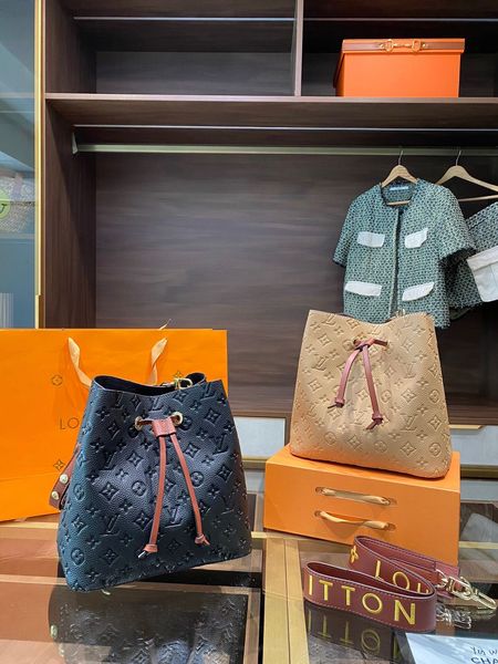 wholesale new real genuine leather lady messenger bag fashion satchel designer handbags bag handbag presbyopic package mobile phone purse669, Black
wholesale new real genuine leather lady messenger bag fashion satchel designer handbags bag handbag presbyopic package mobile phone purse669, Black