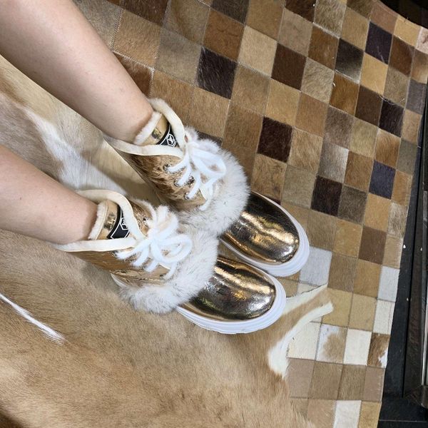 2020u autumn and winter new round head plus velvet thick fur female booties, casual wild thick snow boots, original box packaging
2020u autumn and winter new round head plus velvet thick fur female booties, casual wild thick snow boots, original box packaging