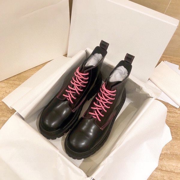 designer womens martin boots luxury black pink splicing patent leather pattern bottom round head boots with box size 35-40
designer womens martin boots luxury black pink splicing patent leather pattern bottom round head boots with box size 35-40