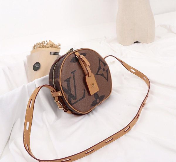 new arrival women bag leather shoulder bags fashion design womens retro style crossbody bag ladies zipper messenger bags bolsa de hombro
new arrival women bag leather shoulder bags fashion design womens retro style crossbody bag ladies zipper messenger bags bolsa de hombro