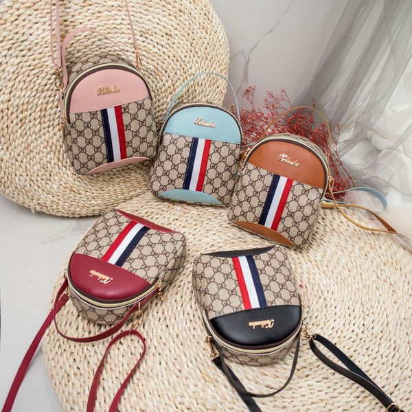 женские сумки 2020 новый цвет полосы многофункциональный маленький мешок школы моды одно плечо диагональ письмо знак маленькая сумка тенденц
женские сумки 2020 новый цвет полосы многофункциональный маленький мешок школы моды одно плечо диагональ письмо знак маленькая сумка тенденц