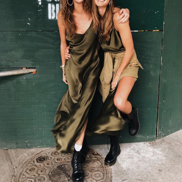 instasatin v neck maxi dress women spaghetti strap sleeveless backless side split long dresses spring lady vestido kg-778, Black;gray
instasatin v neck maxi dress women spaghetti strap sleeveless backless side split long dresses spring lady vestido kg-778, Black;gray