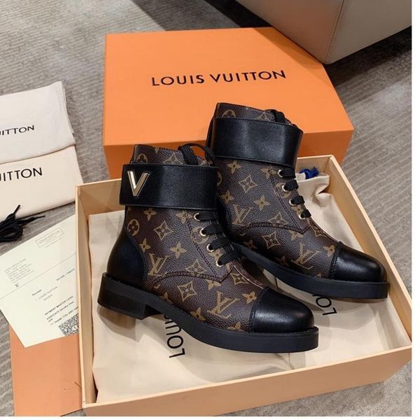 09 designer luxury casual fashion short boots, outdoor casual travel shoes, fast delivery, original box, Black
09 designer luxury casual fashion short boots, outdoor casual travel shoes, fast delivery, original box, Black