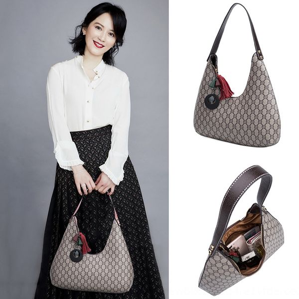 2020 new fashion messenger cosmetic messenger fashion diagonal moon bend women's bag portable shoulder women's makeup bag, White
2020 new fashion messenger cosmetic messenger fashion diagonal moon bend women's bag portable shoulder women's makeup bag, White