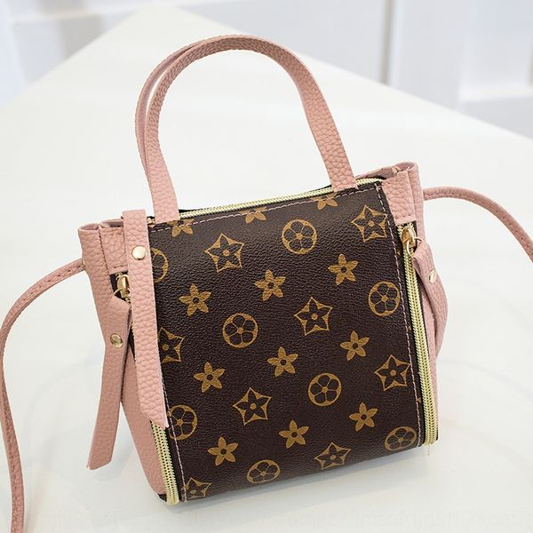 women's shoulder strap bucket litchi print color contrast bucket bag 2020 summer shoulder crossbody bag mobile phone coin purse
women's shoulder strap bucket litchi print color contrast bucket bag 2020 summer shoulder crossbody bag mobile phone coin purse