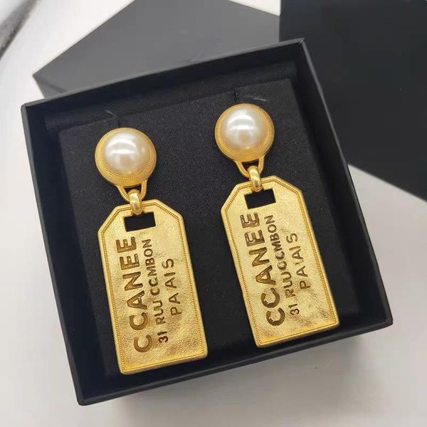 designer cc letter earrings vintage style fashion jewelry 2020 new pearl golden earrings for women, Golden;silver
designer cc letter earrings vintage style fashion jewelry 2020 new pearl golden earrings for women, Golden;silver