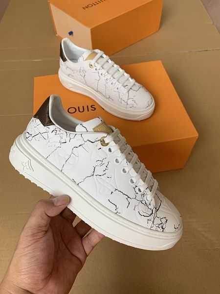 2020f new trend white leather casual shoes, breathable men and women outdoor sports shoes, fashion wild party lovers shoes size 35-451, Black 
2020f new trend white leather casual shoes, breathable men and women outdoor sports shoes, fashion wild party lovers shoes size 35-451, Black