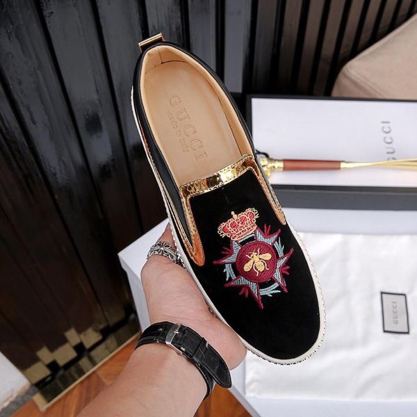 2019a limited edition trend embroidery men's loafers, leather casual color matching flat shoes, wild sports shoes original box packagin, Black
2019a limited edition trend embroidery men's loafers, leather casual color matching flat shoes, wild sports shoes original box packagin, Black