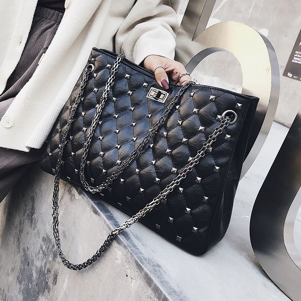 portable the new style women's bags retro lingge chain bags fashion rivet one-shoulder handbags totes shopping bags
portable the new style women's bags retro lingge chain bags fashion rivet one-shoulder handbags totes shopping bags