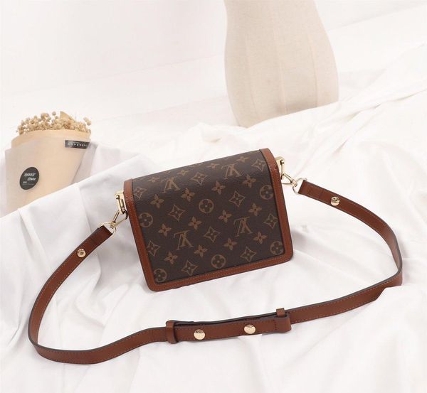 высокое качество женщины кожи плеча цепи crossbody сумка простой стиль сумка сумки женские урожай классические сумки на ремне, с origin box
высокое качество женщины кожи плеча цепи crossbody сумка простой стиль сумка сумки женские урожай классические сумки на ремне, с origin box