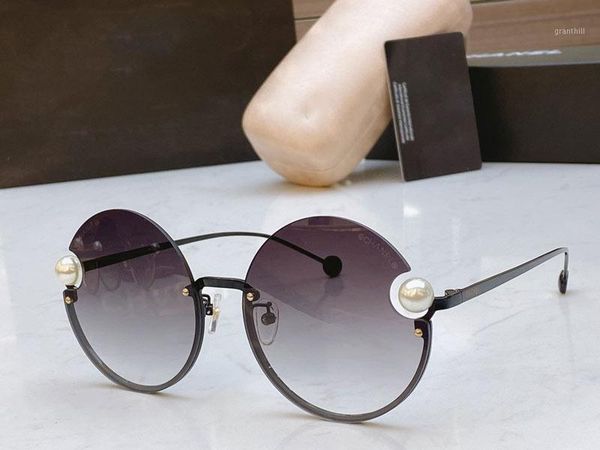 fashion square sunglasses 2183 size: 60-17-143 couple models from men classic uv protection round frame classic1, White;black
fashion square sunglasses 2183 size: 60-17-143 couple models from men classic uv protection round frame classic1, White;black