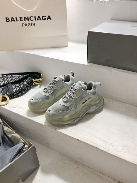 2020wa designer to create casual and comfortable all-match sports shoes, travel shoes outsole non-slip design with original box delivery, Black
2020wa designer to create casual and comfortable all-match sports shoes, travel shoes outsole non-slip design with original box delivery, Black
